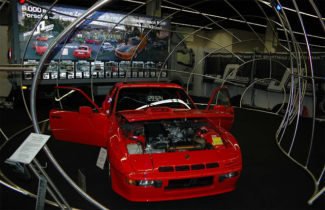 Roter Porsche 924 GT auf der Retro Classics Cologne