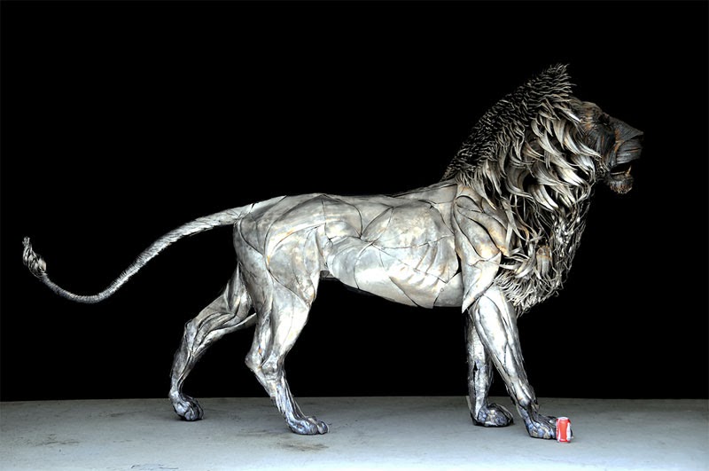 león de metal mas de 4.000 piezas