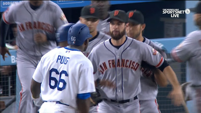 El caso es que hoy a Bumgarner solo le pegaron un hit en 7 innings (con 10 ponches) y este salió del bate del cubano (su onceno doblete del año). El caso es que hoy a Bumgarner solo le pegaron un hit en 7 innings (con 10 ponches) y este salió del bate del cubano (su onceno doblete del año).
