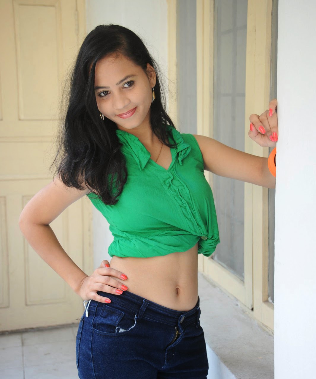 Sexy Tollywood Teen Actress Malayalam Kutty Girl Aasha Showing Black