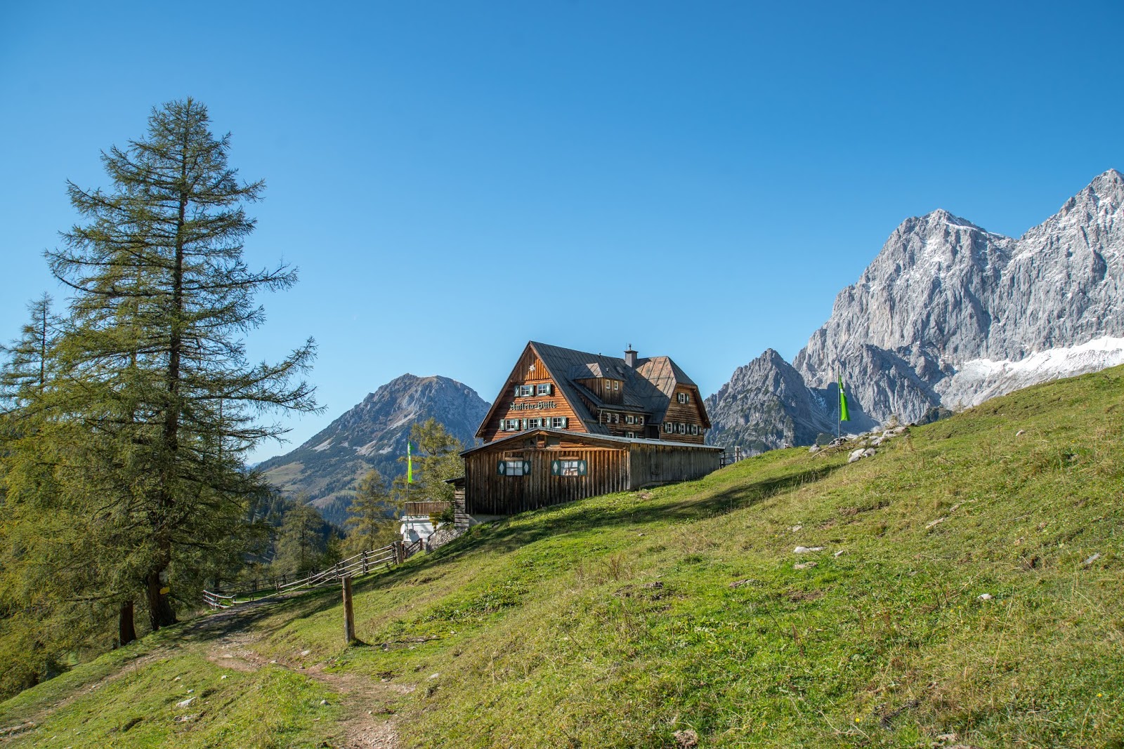Five Fingers Viewing Platform Of The Dachstein Mountains Lake