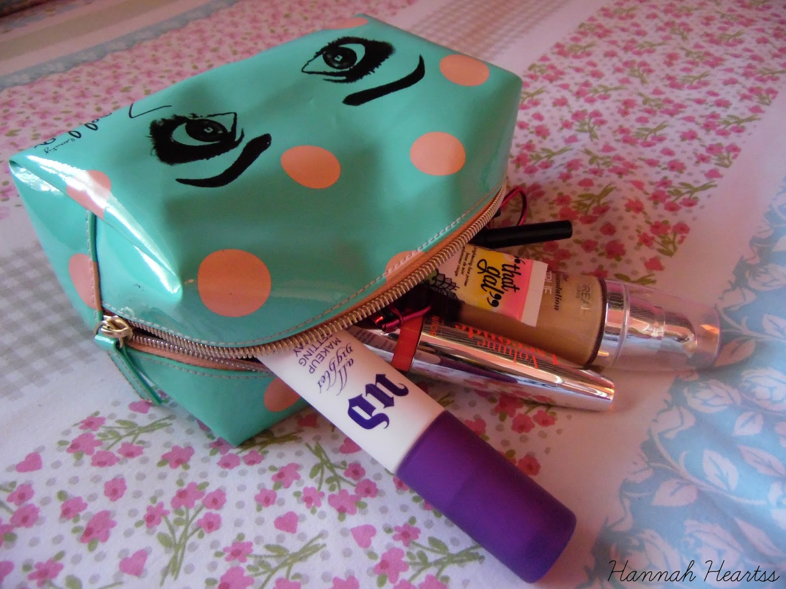 What's In My Makeup Bag? Zoella Beauty Bag — Hannah Heartss