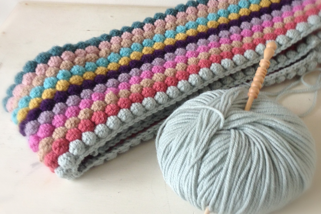A World of Imagination: Crochet Bobble Blanket........out of hibernation.