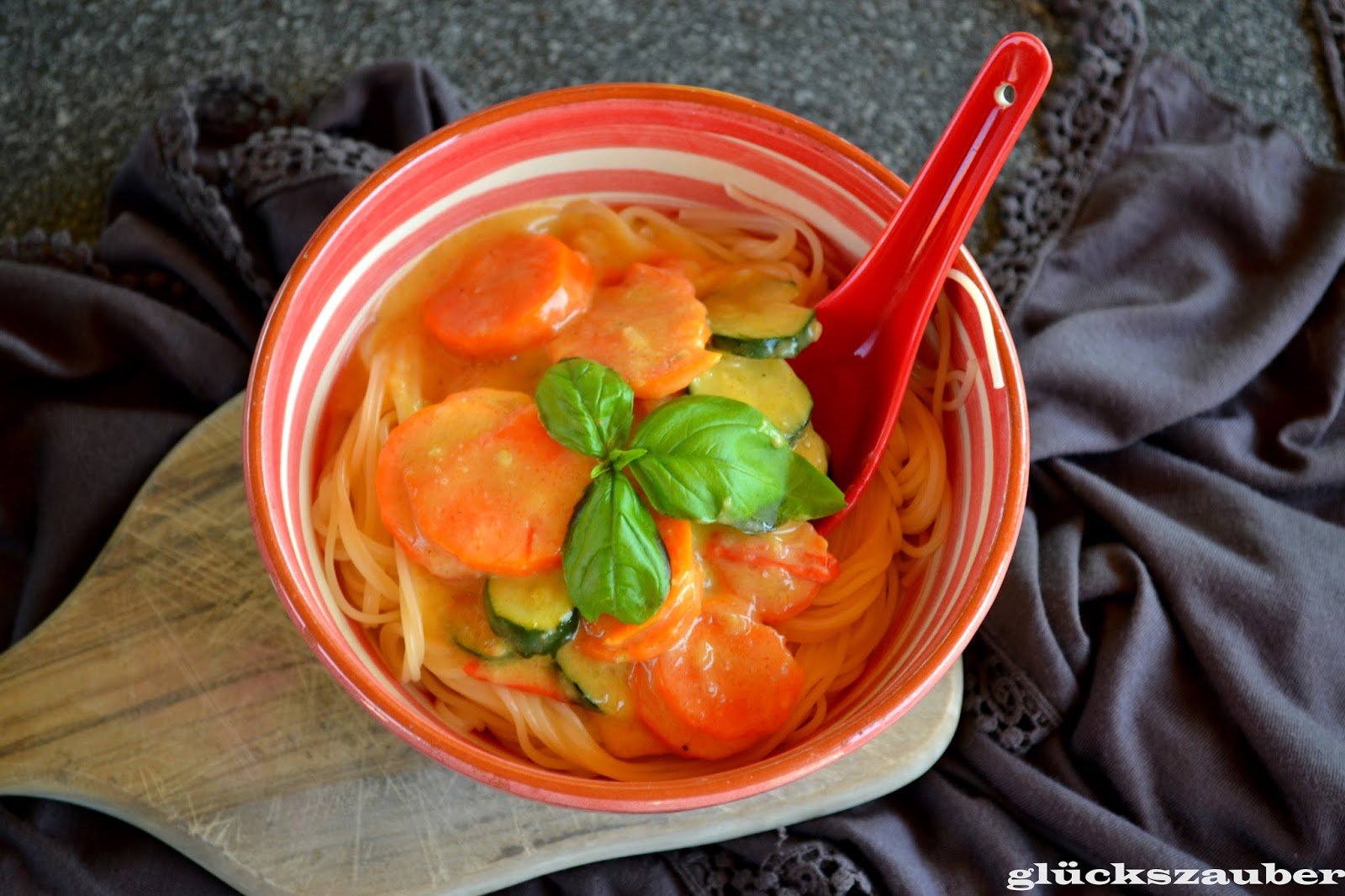 glückszauber : Spaghetti mit Gemüsesoße