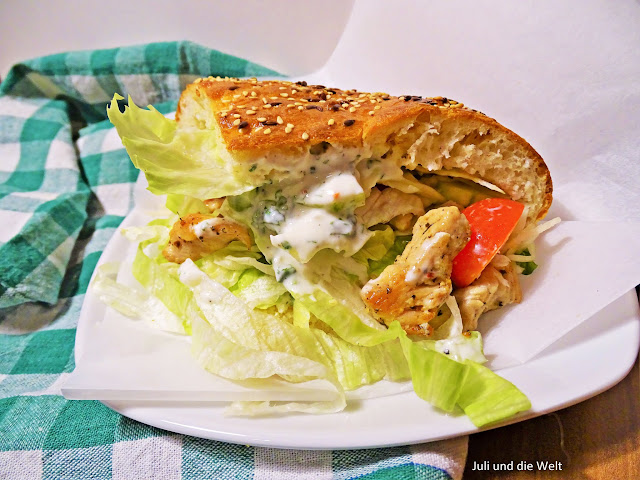 Homemade Chicken Döner mit Kräuter-Knoblauch-Sauce