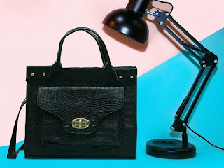 https://www.moxy.co.id/fashion-accessories/bags/handbag/id-lovadel-handbag-taiga-front-pocket
