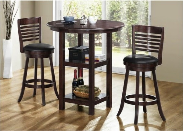 Table made of wood – set design and classic!