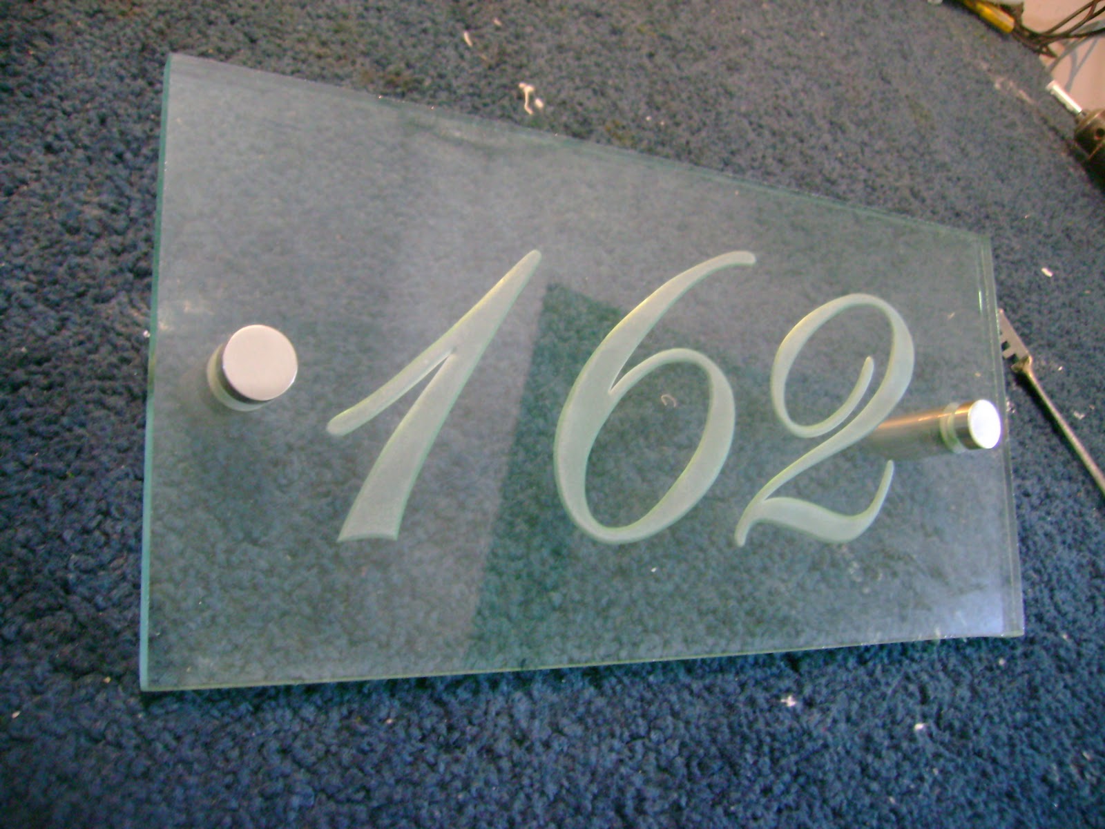 GRUPO PINTURAS PALOMO GRABADO EN VIDRIO POR CHORRO DE ARENA