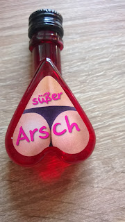 Flasche mit Herz bzw. Arsch und Leckeren Likör