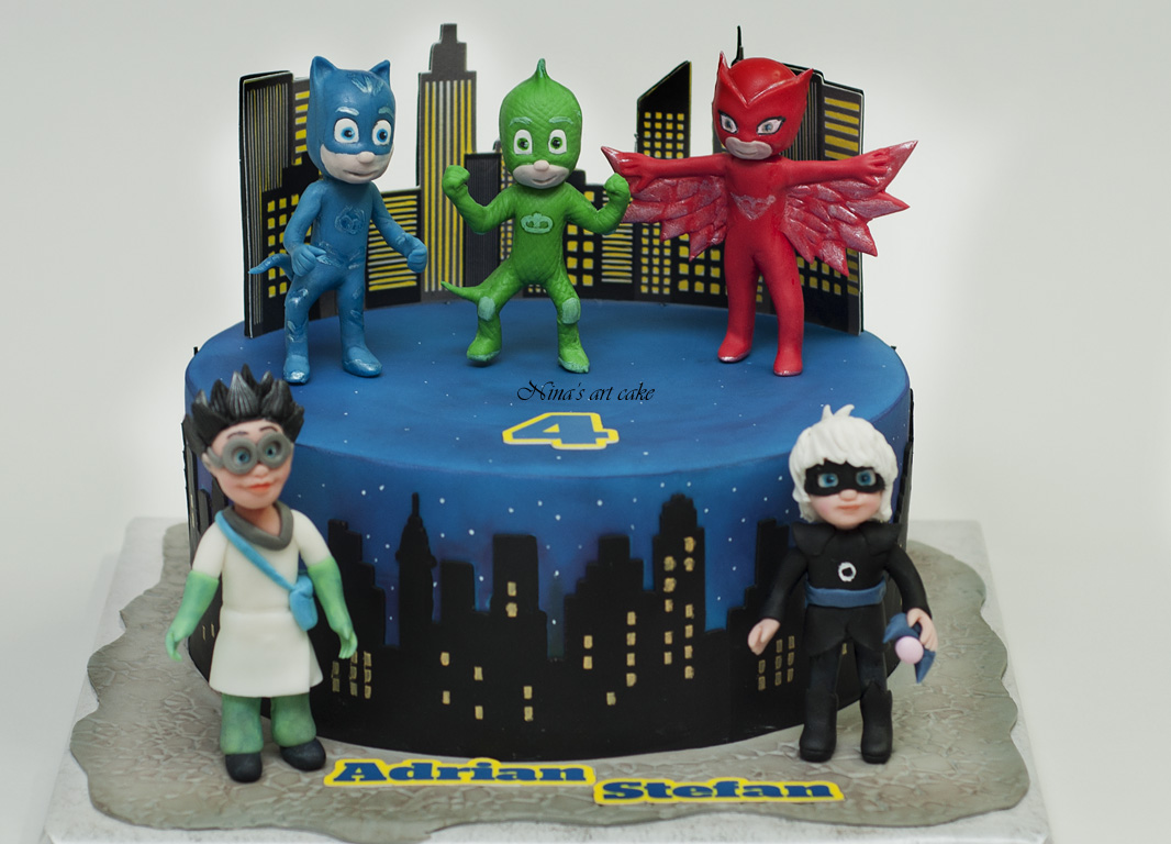 View Planse De Colorat Eroii In Pijama Gif