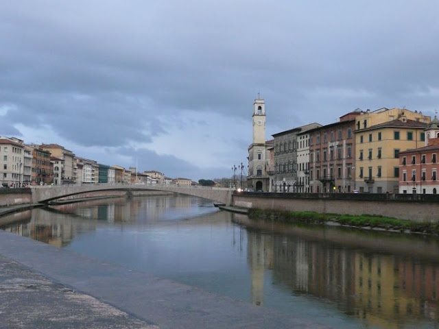 rzeka Arno w Pizie