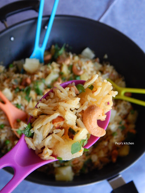 Pepi's kitchen in english: Fried Rice with Pineapple and Cashews
