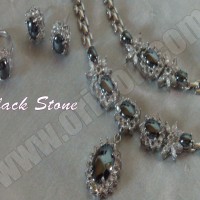 set perhiasan batu hitam