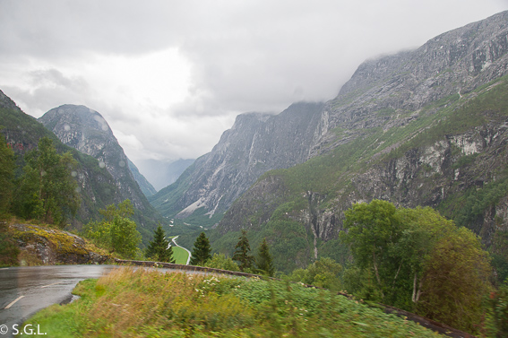 Carretera de Stalheimskleiva. El tren de Flam y la excursion Norway in a nutshell