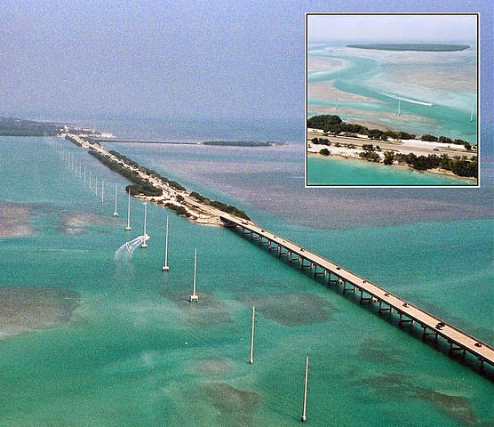 The Florida Keys are a coral cay archipelago located off the southern coast of Florida