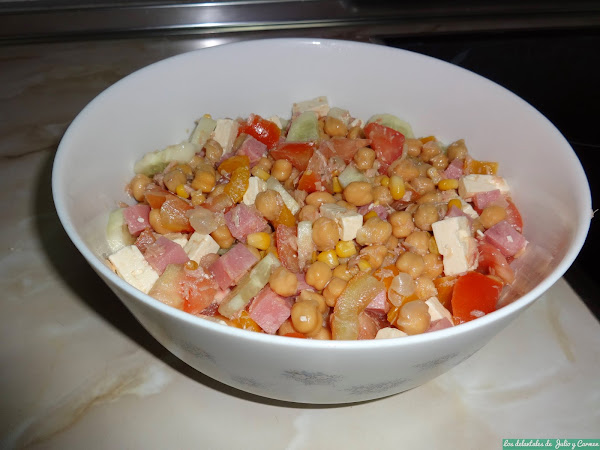 Ensalada de garbanzos con queso feta