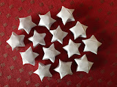 Små buttede origami-stjerner