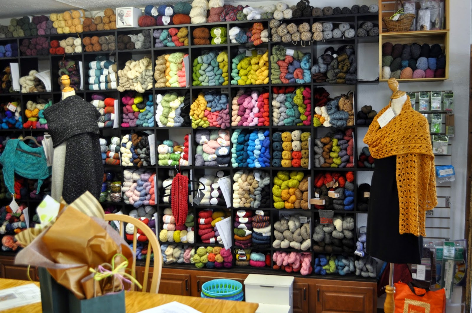 Mereknits: A visit to the alpaca store and a gift