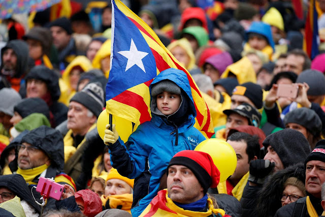 Image Attribute: Pro-independence Catalans from all over Europe take part in a rally showing their support to ousted Catalan leader Carles Puigdemont and his government, in Brussels, Belgium December 7, 2017. REUTERS/Francois Lenoir