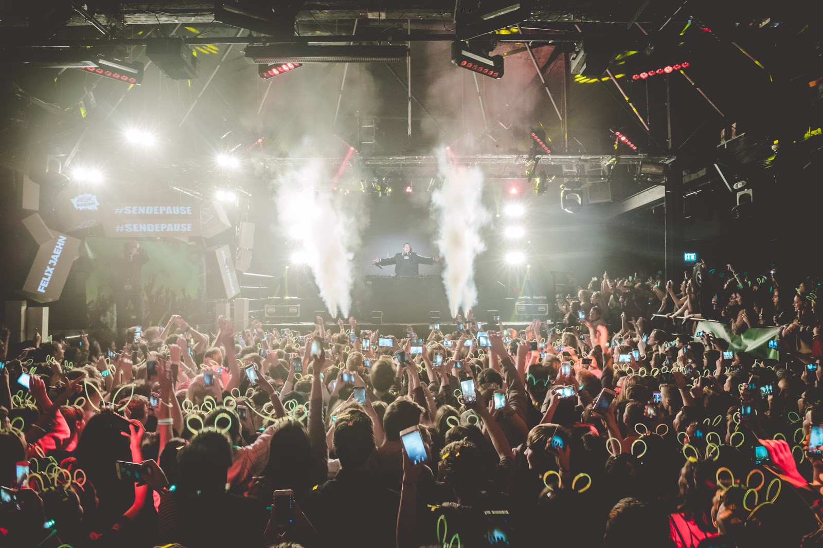 Max Herre Kahedi Radio Orchestra Unplugged Im Kolner Tanzbrunnen