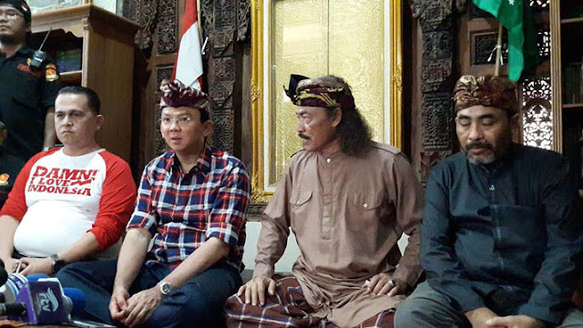 Gus Nuril: Saya disuruh untuk pilih Ahok tapi saya tidak mau, saya hanya pilih pemimpin Islam Yaitu Djarot Gus Nuril: Saya disuruh untuk pilih Ahok tapi saya tidak mau, saya hanya pilih pemimpin Islam Yaitu Djarot