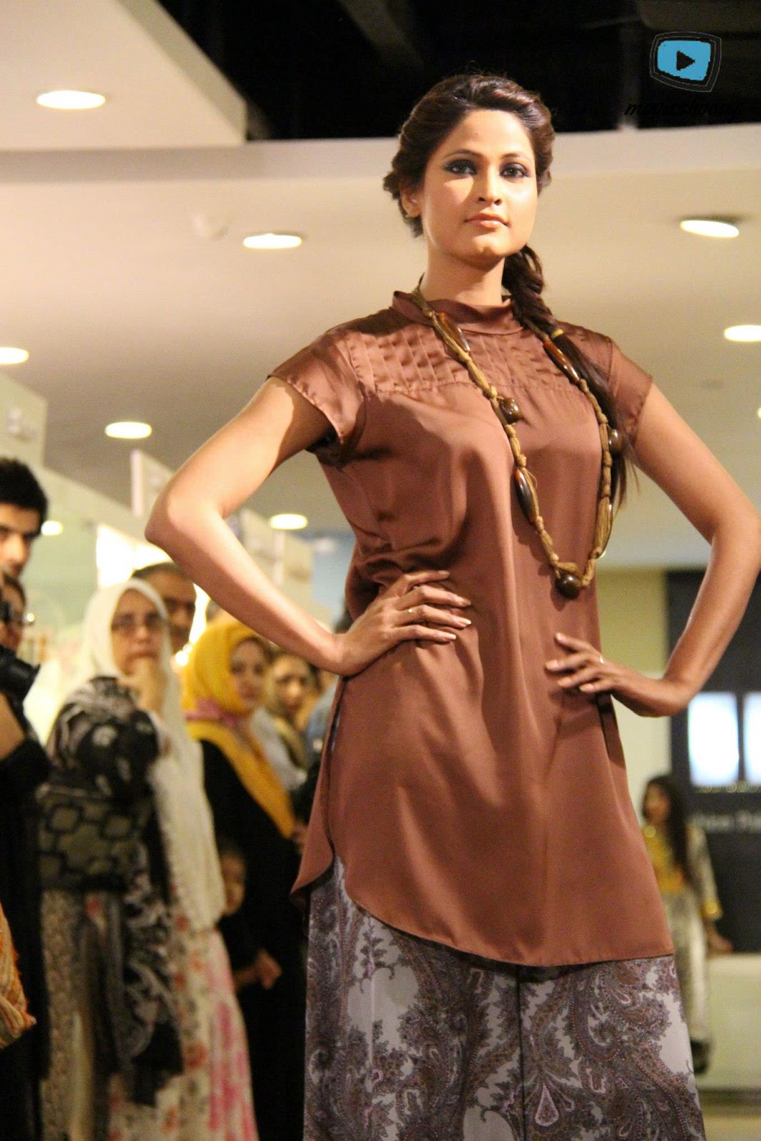 MOVIE SHOOVY FASHION PAKISTAN LOUNGE KARACHI STORE &UNBEAABLE LAUNCHED