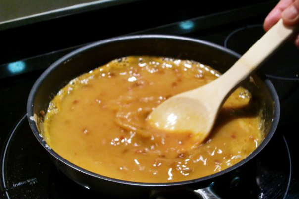 Huevos rellenos en salsa estilo Teresita