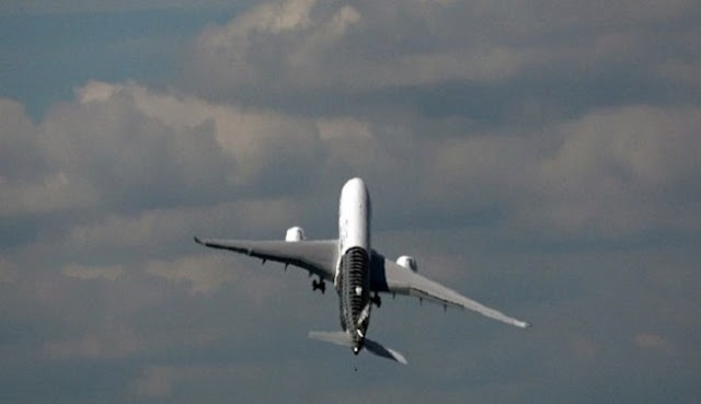 شاهد إقلاعا عاموديا غير مسبوق في عالم الطيران لطائرة إيرباص "A350" 