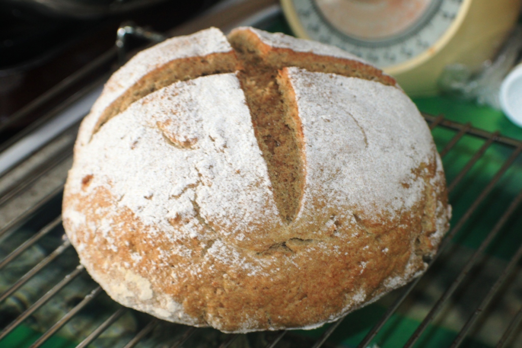 Рецепт бездрожжевого хлеба без в духовке. Ирландский бездрожжевой содовый хлеб. Традиционный ирландский хлеб. Ирландский хлеб на соде. Хлеб в Ирландии.