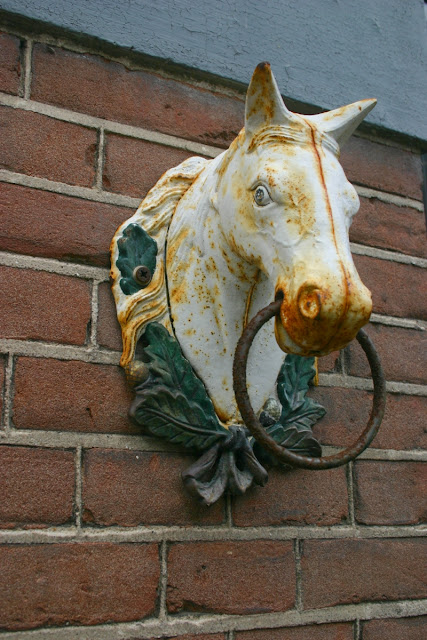 To Tether the horse in Zutphen