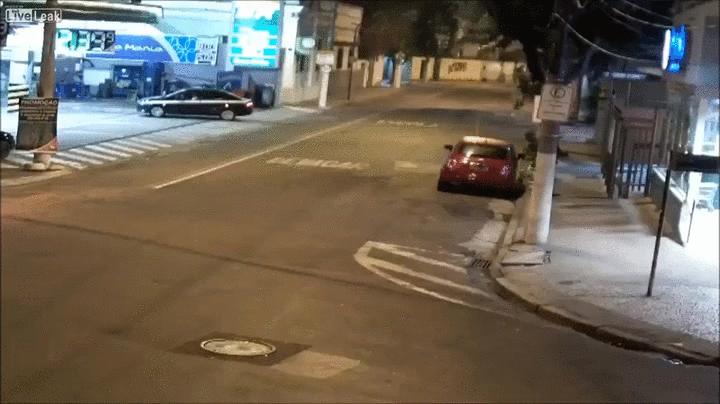 암흑천지로 만들어버리는 교통사고.gif (데이터주의) | 인스티즈