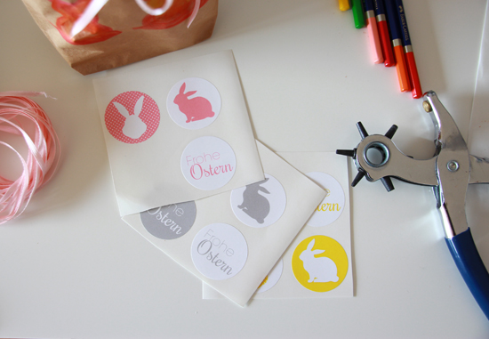 binedoro Blog, DIY, Ostern, Osterkörbchen, Kraftpapier, Aquarell, Hase, miomodo Material binedoro Blog, DIY, Ostern, Osterkörbchen, Kraftpapier, Aquarell, Hase, miomodo Material