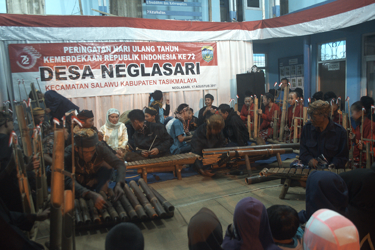 Kesenian Kampung adat Naga meriahkan Kemerdekaan Republik Indonesia ke 72.