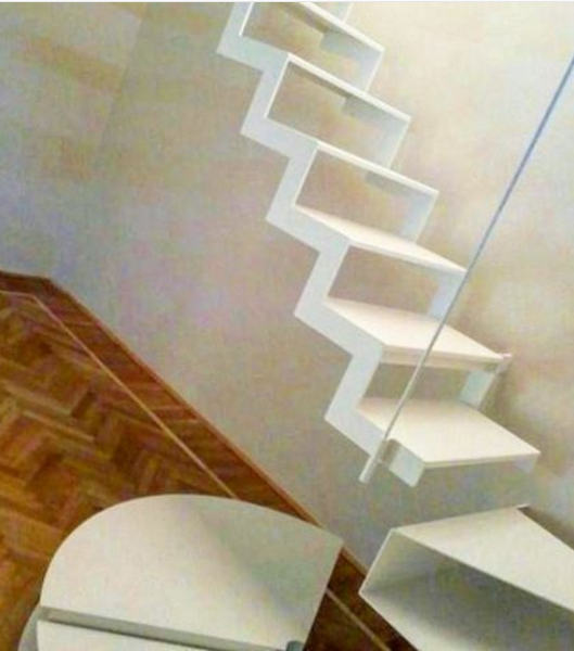 101 planos de casas: 10 diseños de las escaleras flotantes más interesantes