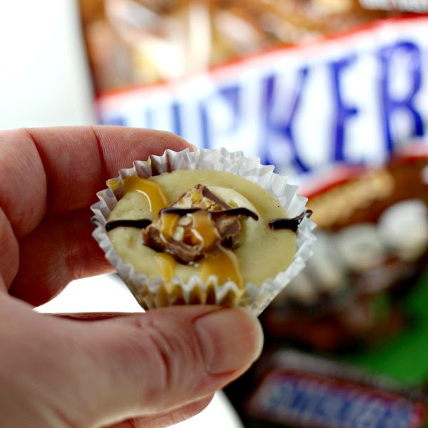 Mini Caramel Cheesecake featuring SNICKERS® candy in a bite sized treat #Ad #Cbias