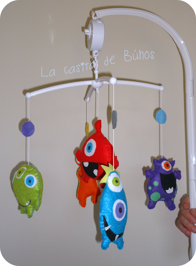 Móvil de cuna en fieltro Aliens - Crib felt mobile aliens