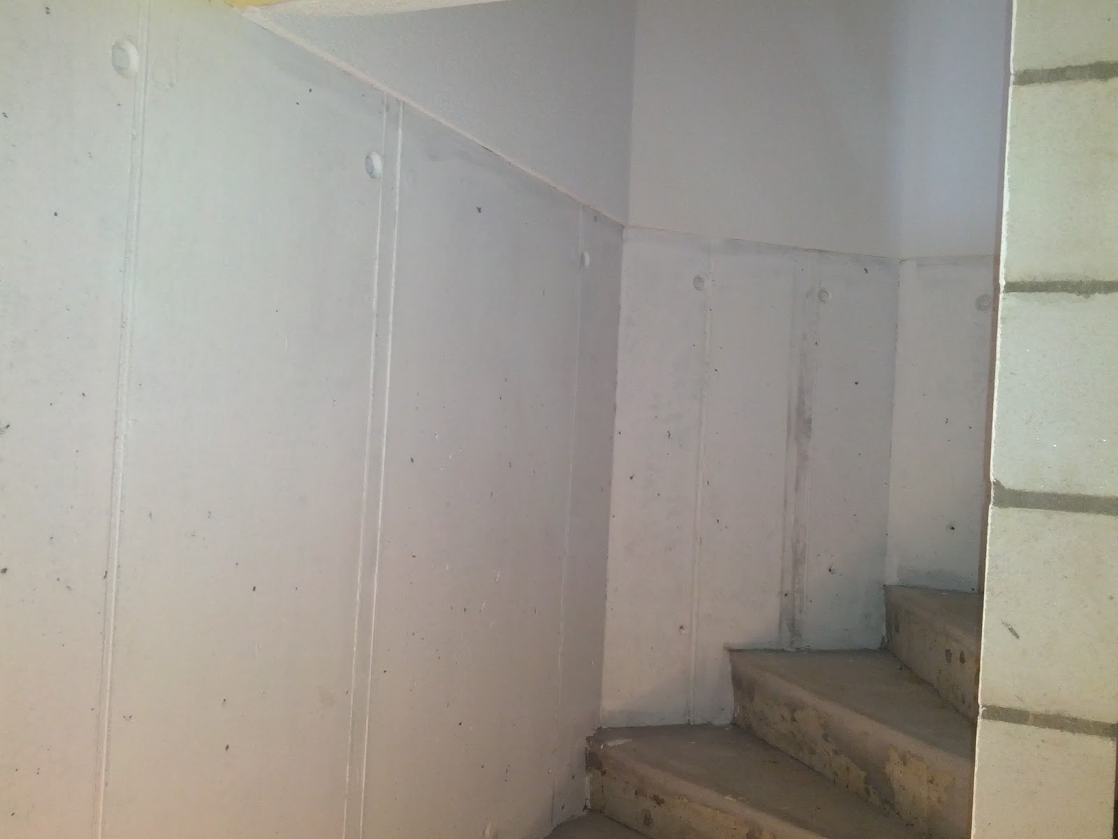 Hausbau: Kellerboden und Teil 2 in weiss