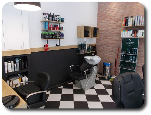 ΚΟΜΜΩΤΗΡΙΟ TOUCH HAIR SALON