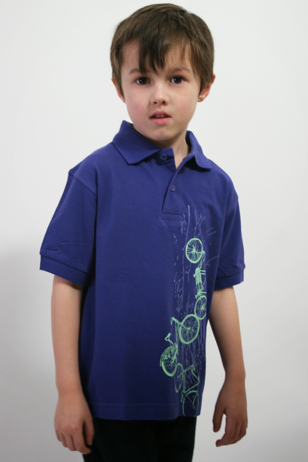 Poloshirt für Kinder mit zweifarbigen Fahrräderdruck