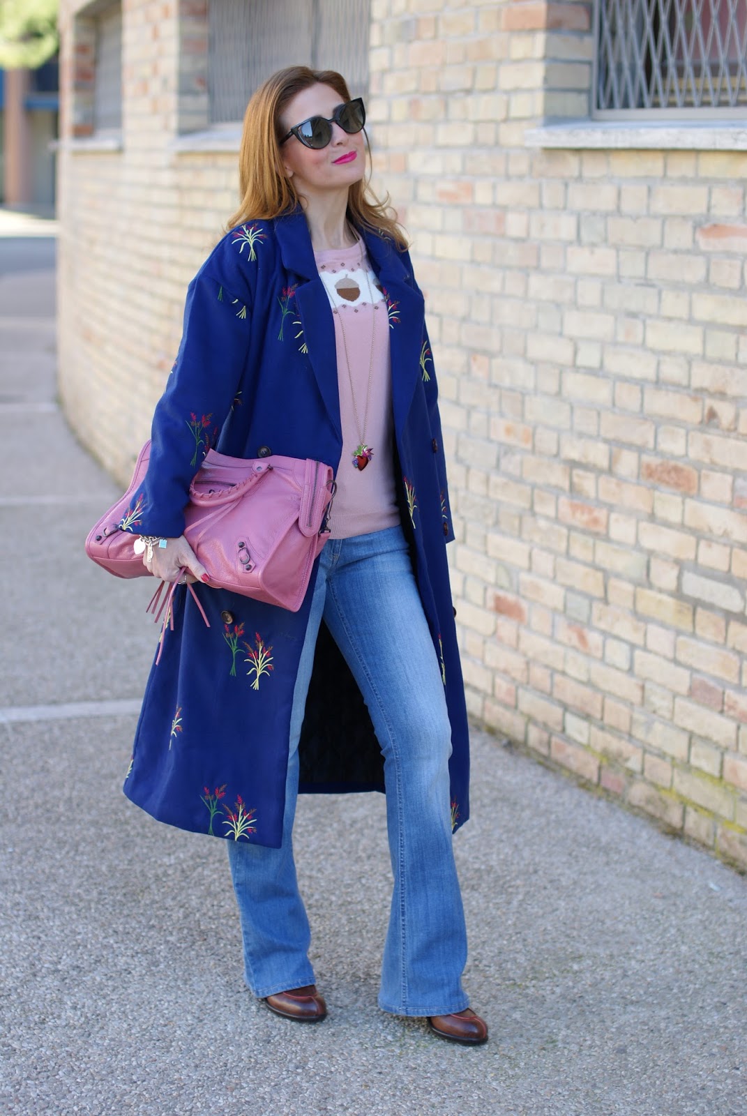 How to wear flare denim pants, a 70's inspired outfit with floral embroidered Zaful coat on Fashion and Cookies fashion blog, fashion blogger style