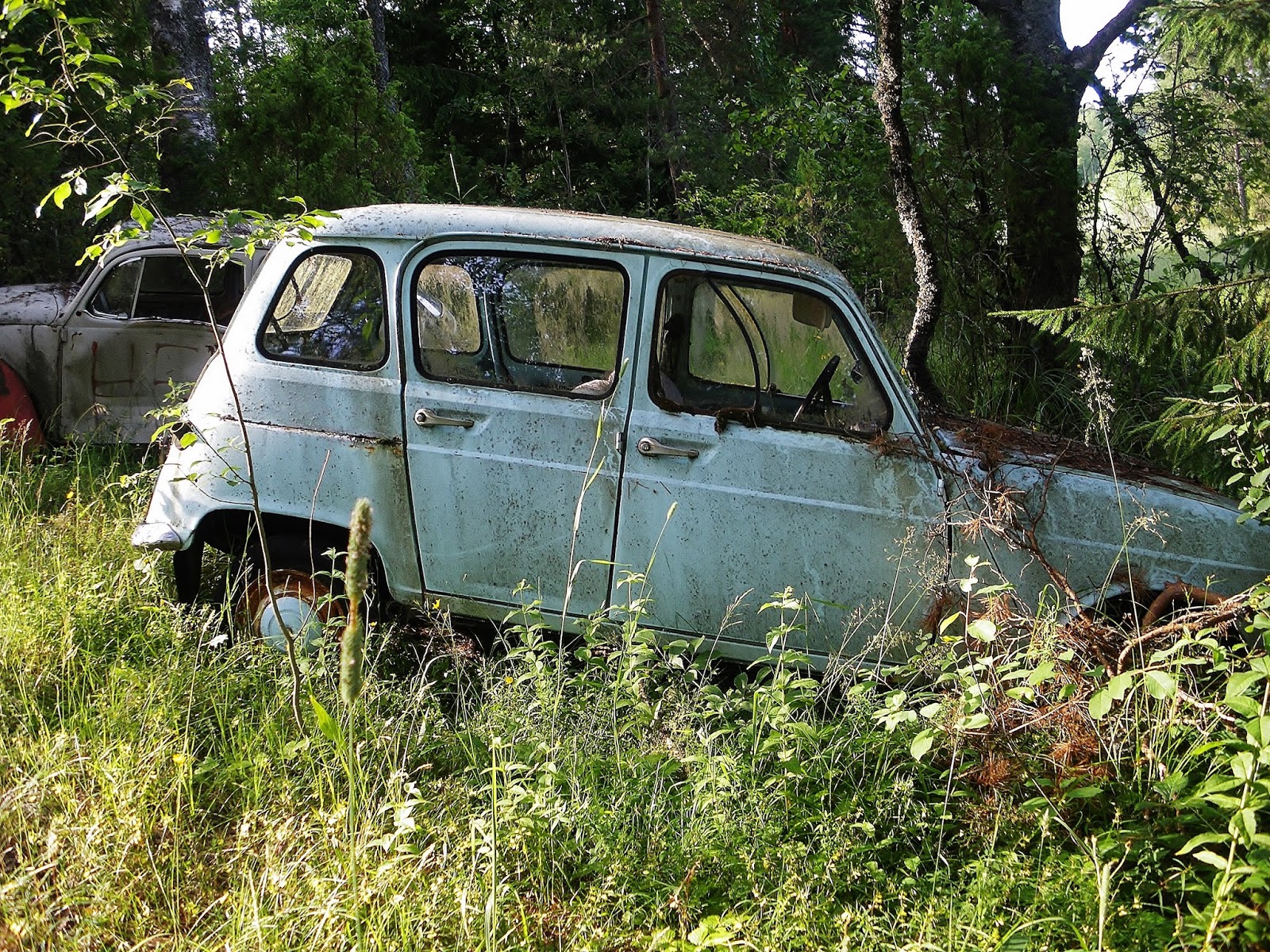 Bilar som hör hemma hos bilskrot i Trollhättan