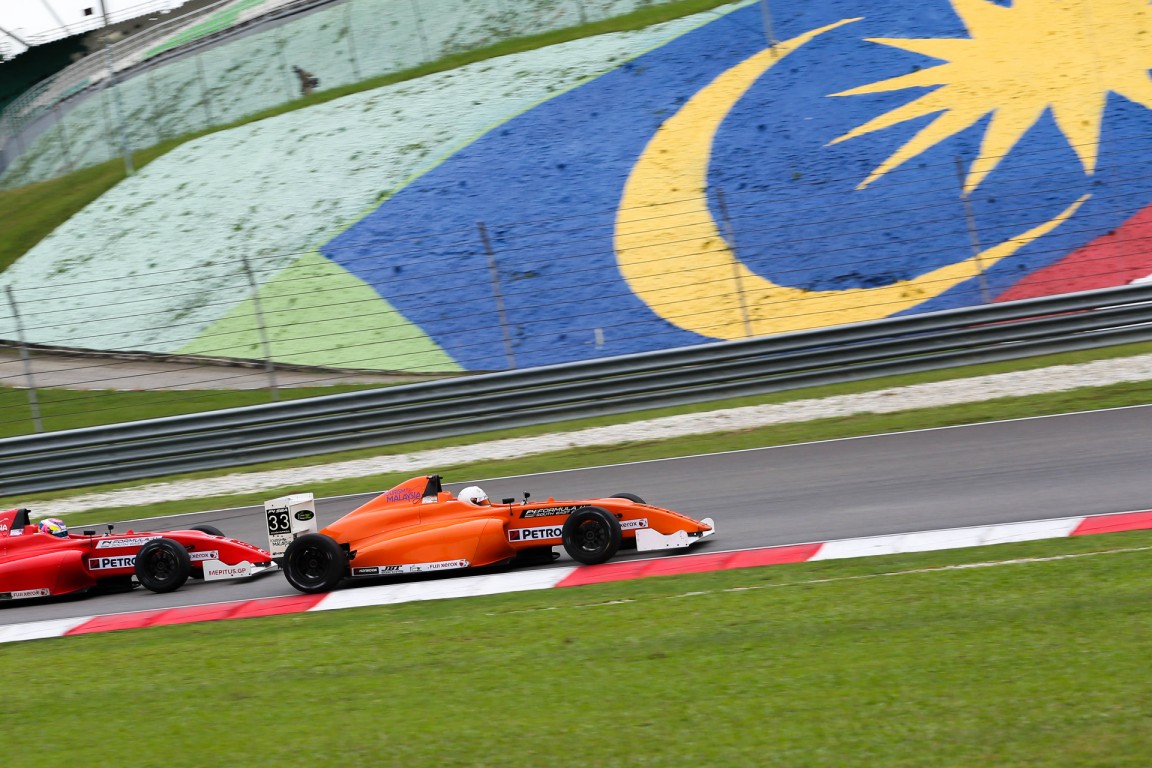 UNCUT LATINOS FIRST GLORY HOLE - Xtube