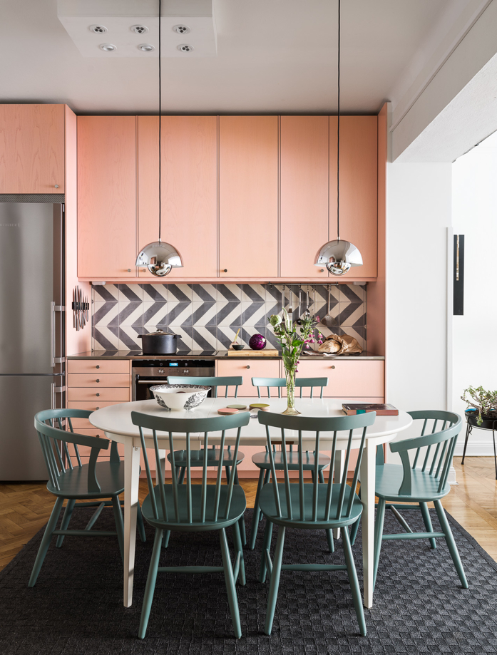 #Pinkandgreen color combo in kitchen- design addict mom