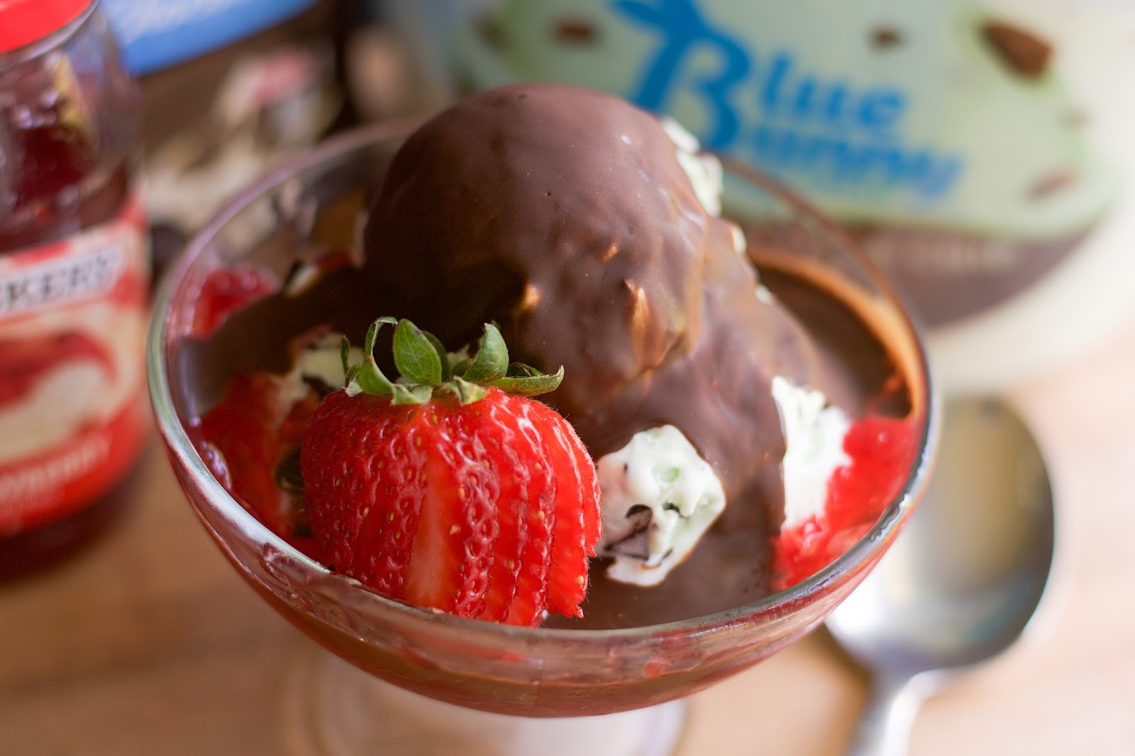 Mint Chocolate Covered Strawberry Sundae - The Kitchen Wife