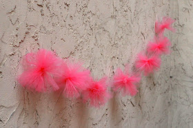 tulle pompom garland tutorial