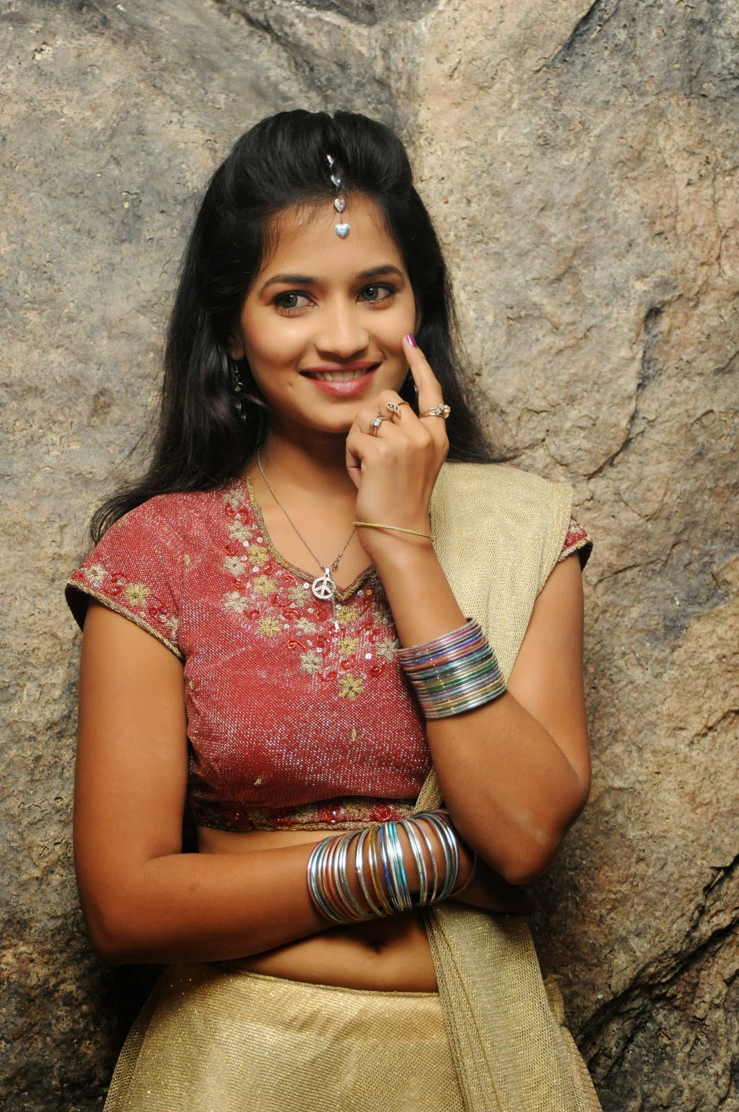 tamil actress HD wallpapers: Sonia Agarwal Hot Item Song 