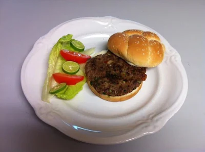 chapli-kabab-served-with-bun-burger