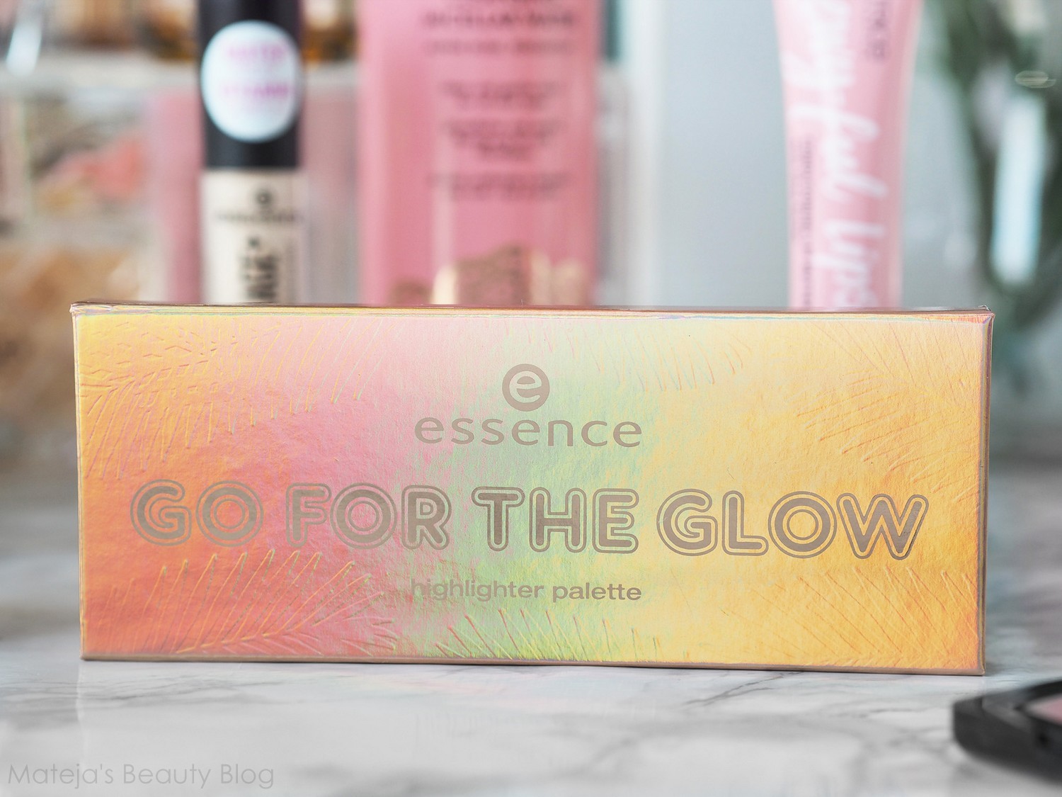 Essence Go for the Glow Highlighter Palette - Mateja's Beauty Blog