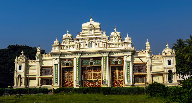Jaganmohan Palace tourist detonation in India