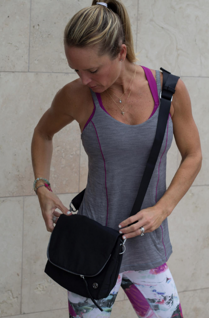 http://www.anrdoezrs.net/links/7680158/type/dlg/http://shop.lululemon.com/products/clothes-accessories/bags/Party-Om-Bag?cc=19103&skuId=3619001&catId=bags